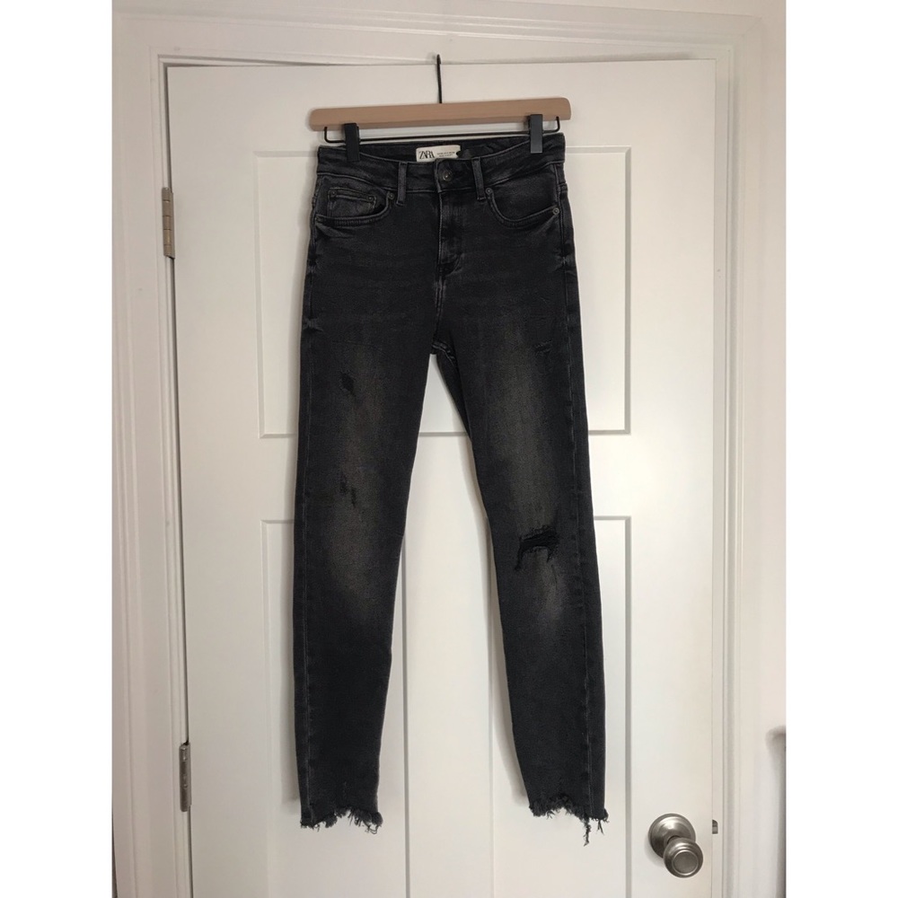 Zara Gray distressed skinny jeans size 4 frayed raw hem washed black